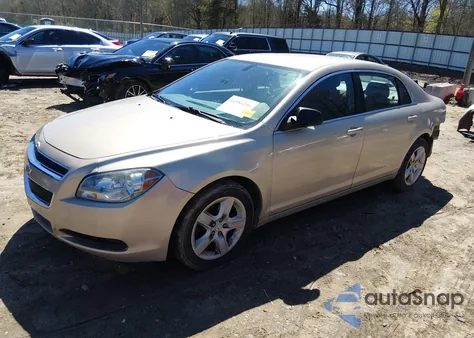 2010 Chevrolet Malibu Ls z USA, uszkodzony, nr VIN 1G1ZB5EB0AF129825